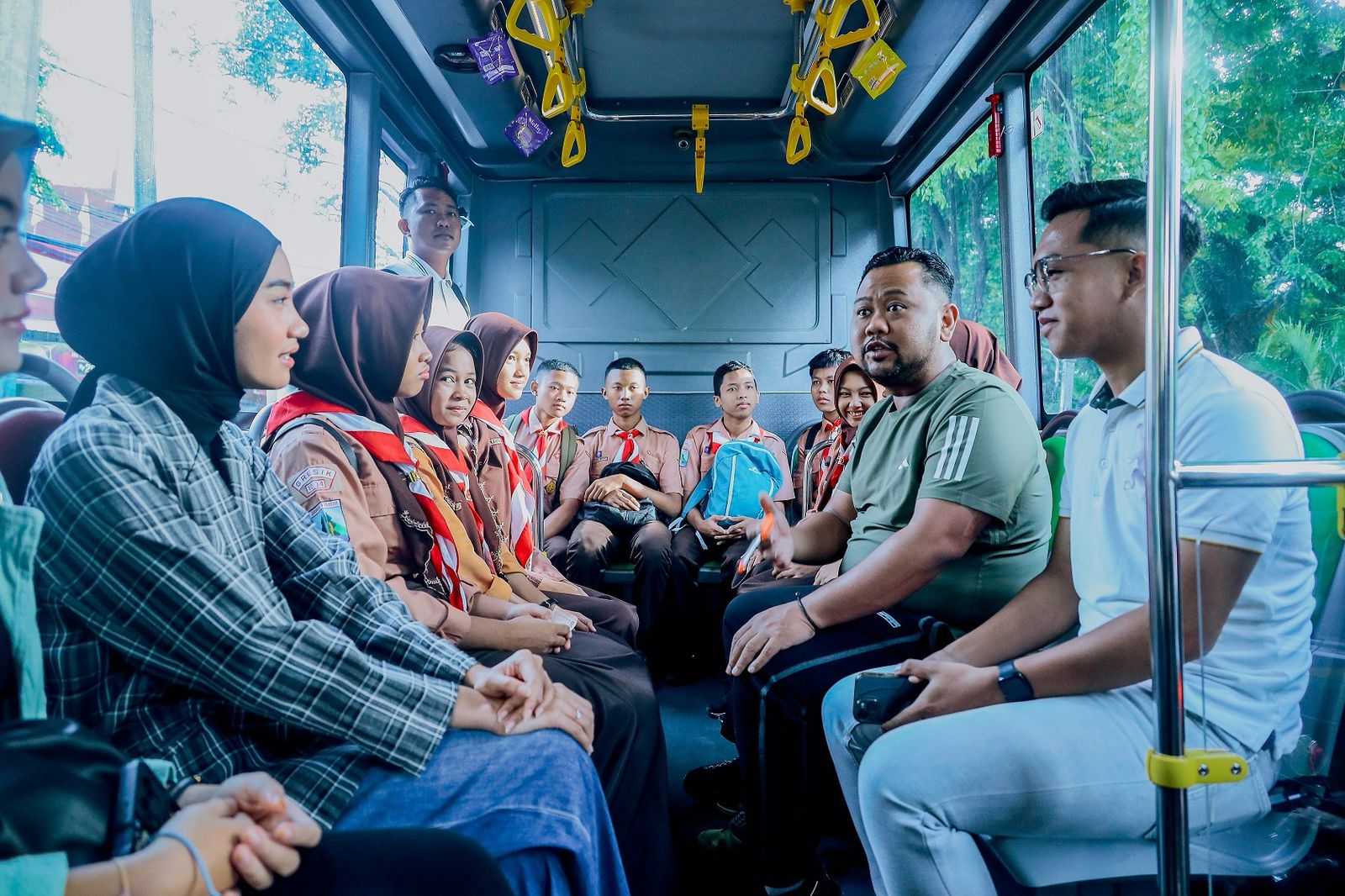 Kunjungi Islamic Center Gresik, Bupati Ajak Siswa Keliling Gedung Gresik Universal Sains and Art