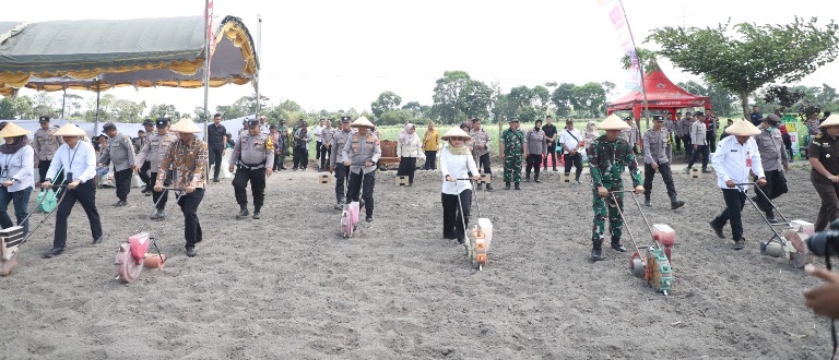 Polres Kediri Tanam Jagung Serentak Dukung Swasembada Pangan Nasional