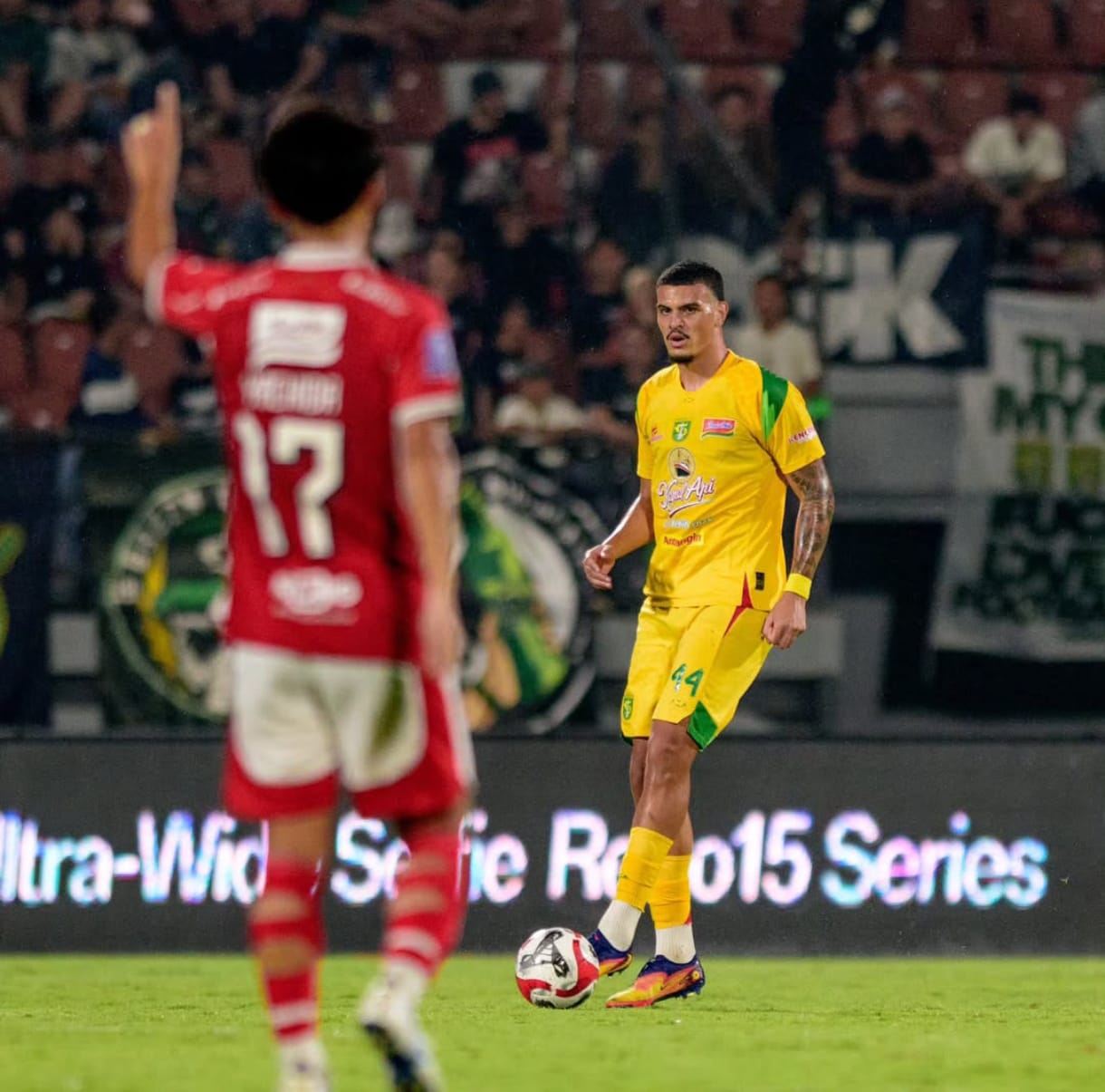 Tampil Solid di Lini Pertahanan, Debut Sempurna Gustavo Fernandes Bersama Persebaya