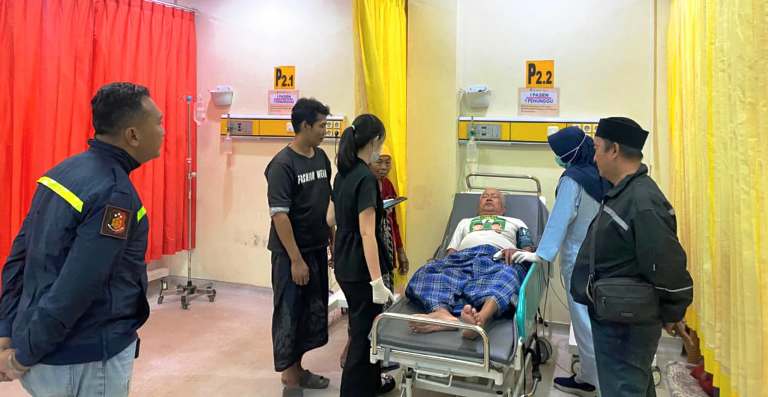 Dituduh Punya Ilmu Santet, Massa Rusak Rumah Kakek Lekok Pasuruan