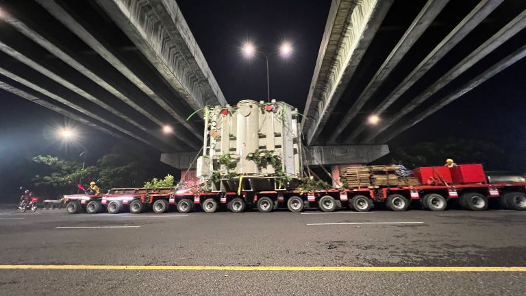 Mobilisasi Trafo, Tol Sumo Segmen Waru–Sepanjang Dialihkan Dini Hari