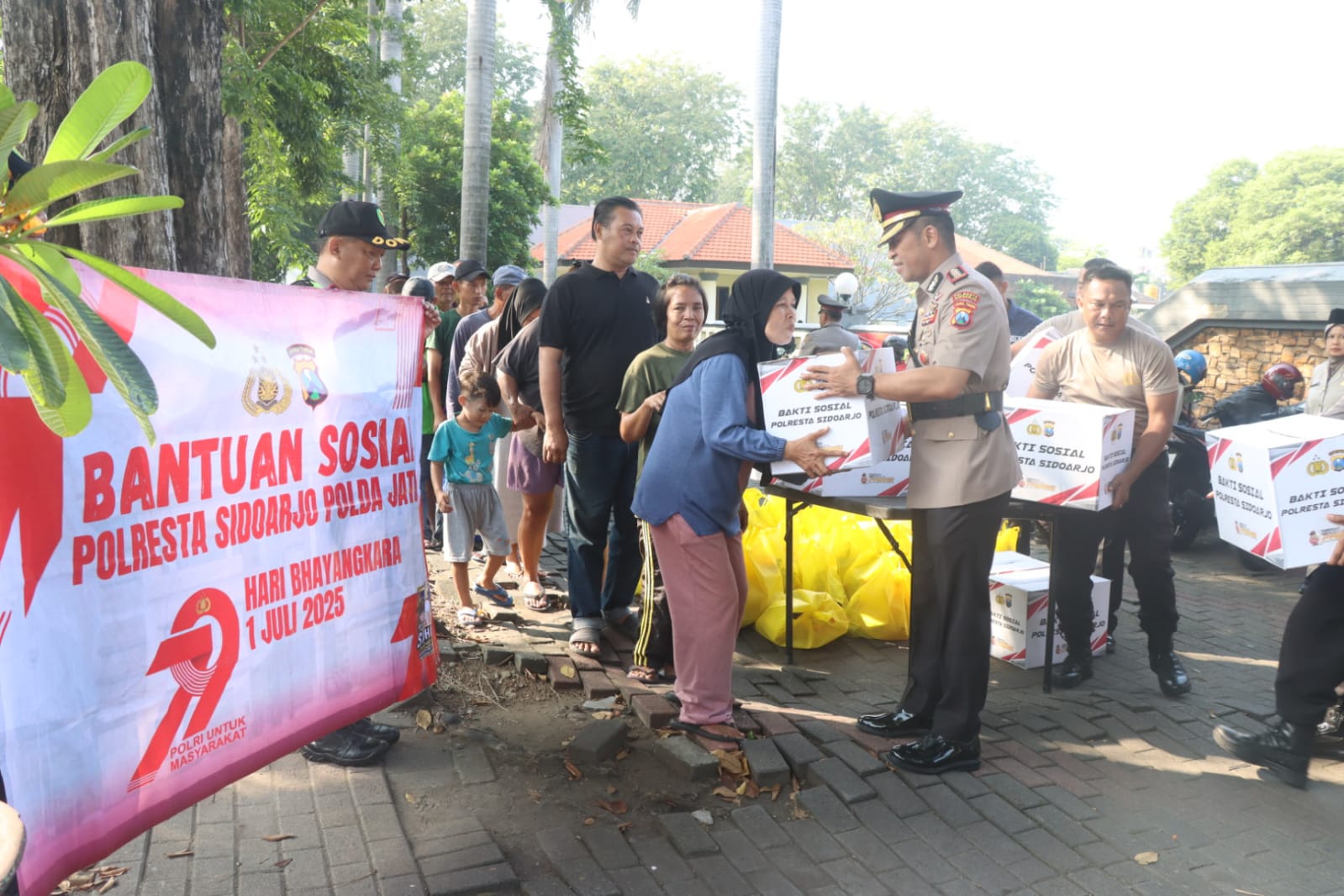 Jelang Hari Bhayangkara Ke-79, Polresta Sidoarjo Ziarah dan Tabur Bunga di Makam Pahlawan