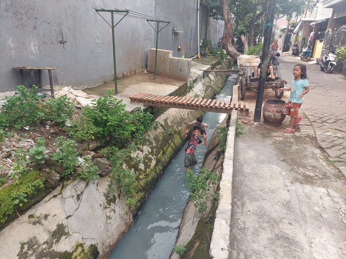 Plengsengan di Kali Kupang Segunting Nyaris Ambrol, Ini Kata Lurah Dr Soetomo