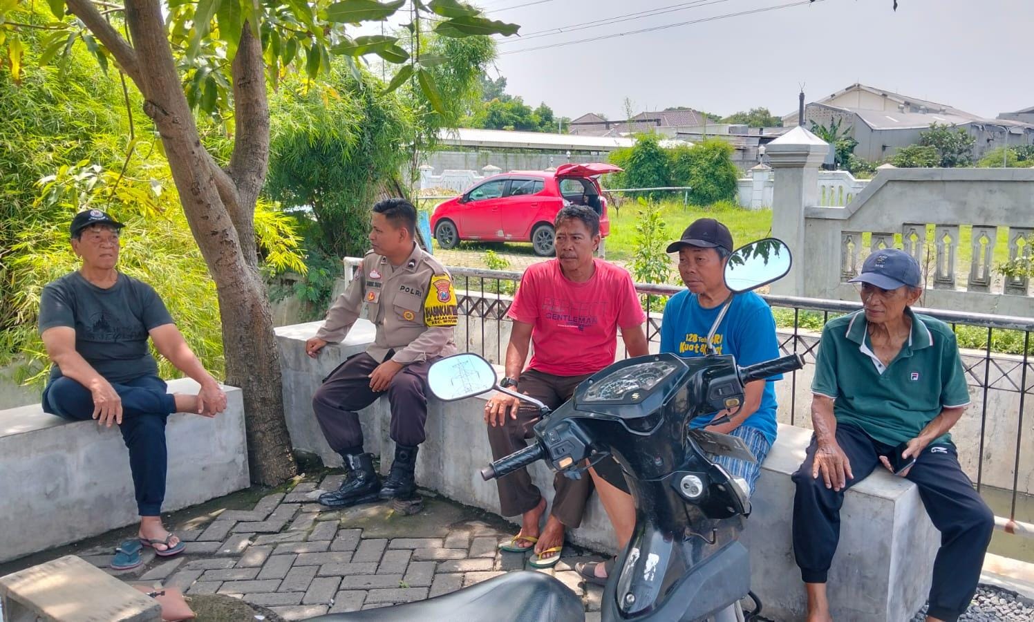 Cegah Curanmor dan Kenakalan Remaja, Polsek Wiyung Sambang Warga Pondok Maritim