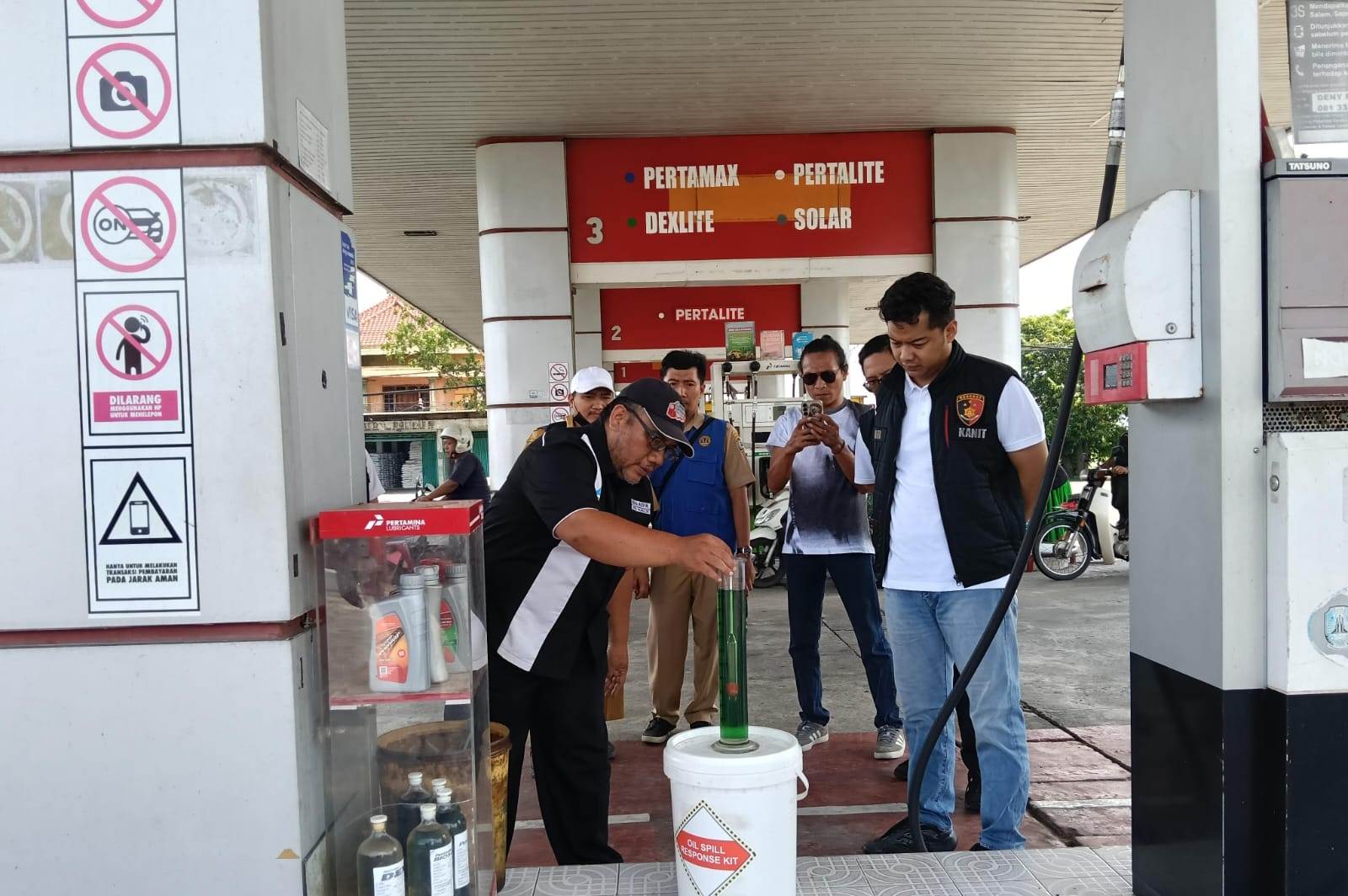 Satreskrim Polres Tulungagung Cek Sejumlah SPBU, Pastikan Pertalite Aman dan Sesuai Ketentuan