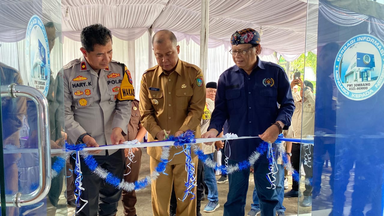 Renovasi Tuntas, Gedung PWI Diresmikan Pj Bupati Jombang  