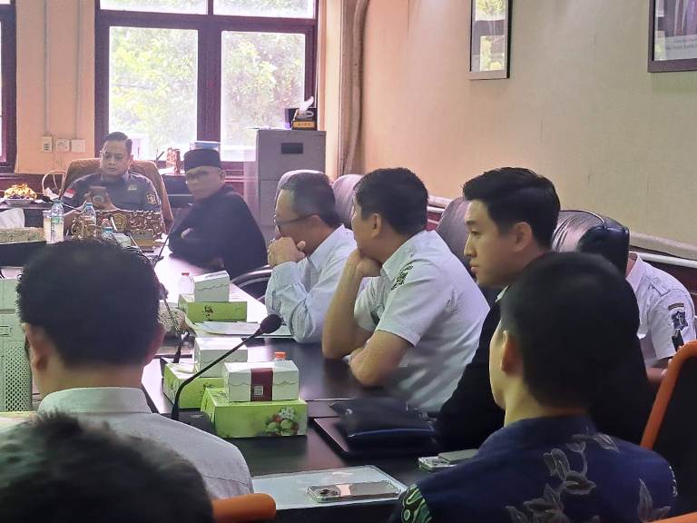 Warga Graha Family Adukan Pembangunan Cafe di Lahan Fasum, DPRD Surabaya Minta Proyek Dihentikan Sementara