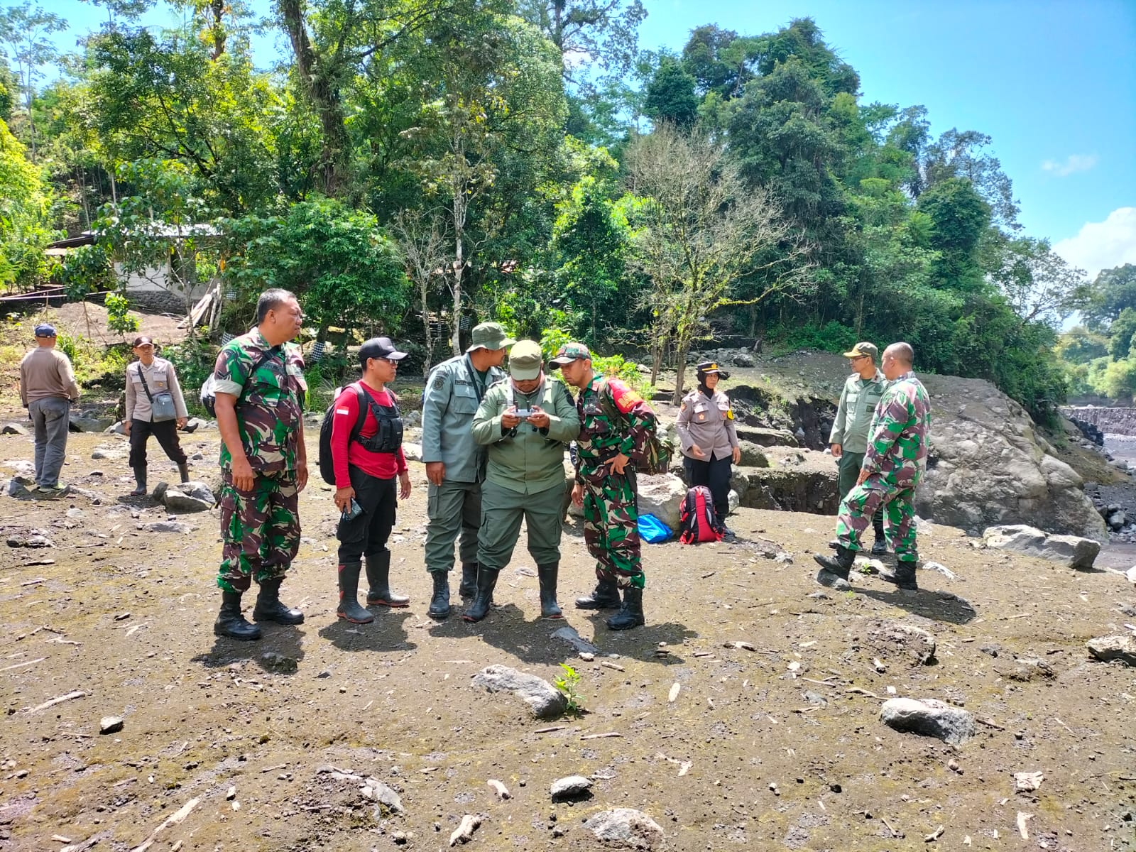 Polisi dan TNI Jaga Hutan Cagar Alam Pasrujambe, Cegah Tindak Pidana