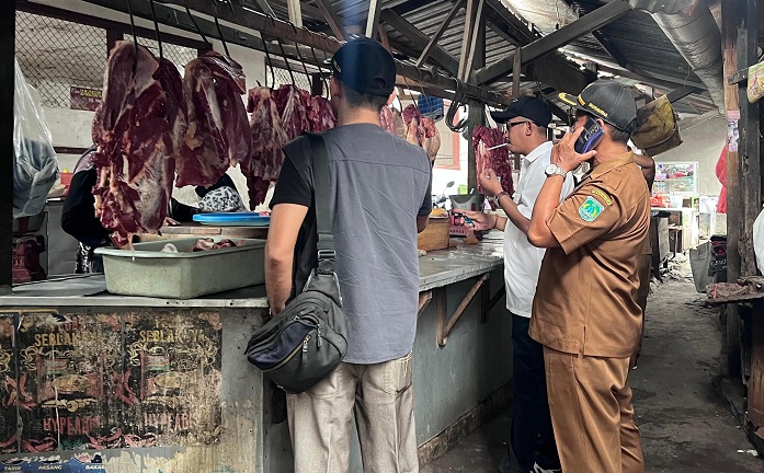 DPRD Kabupaten Pasuruan Sidak Pasar Pandaan, Soroti Peredaran Daging Gelonggongan