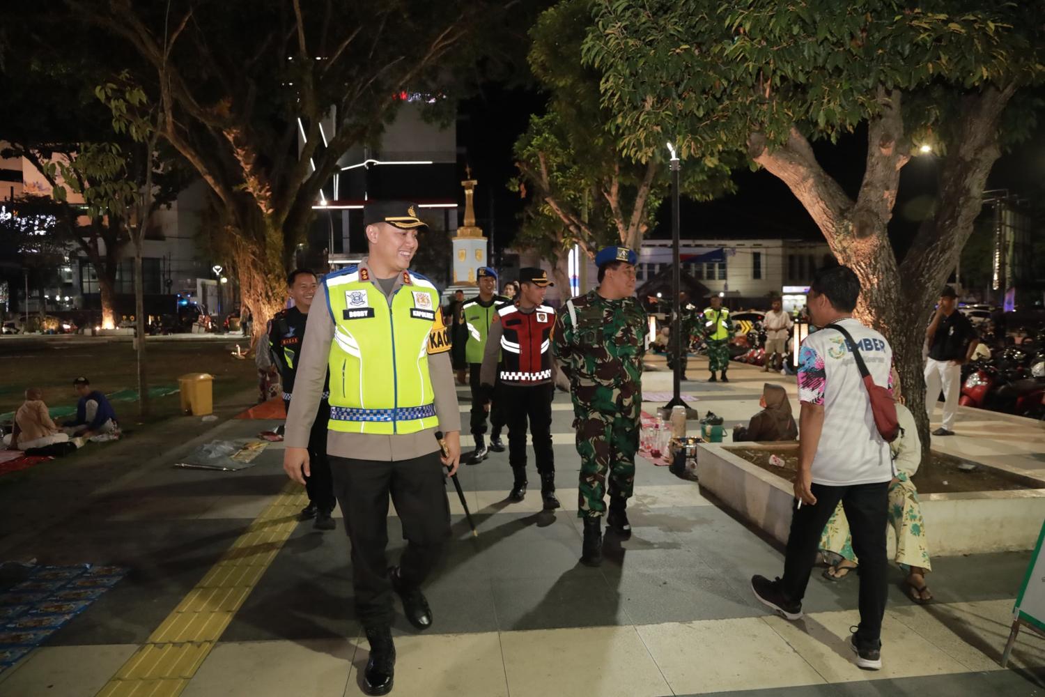 Sinergi TNI-Polri dan Masyarakat Jaga Keamanan Jember Melalui Patroli Gabungan Skala Besar