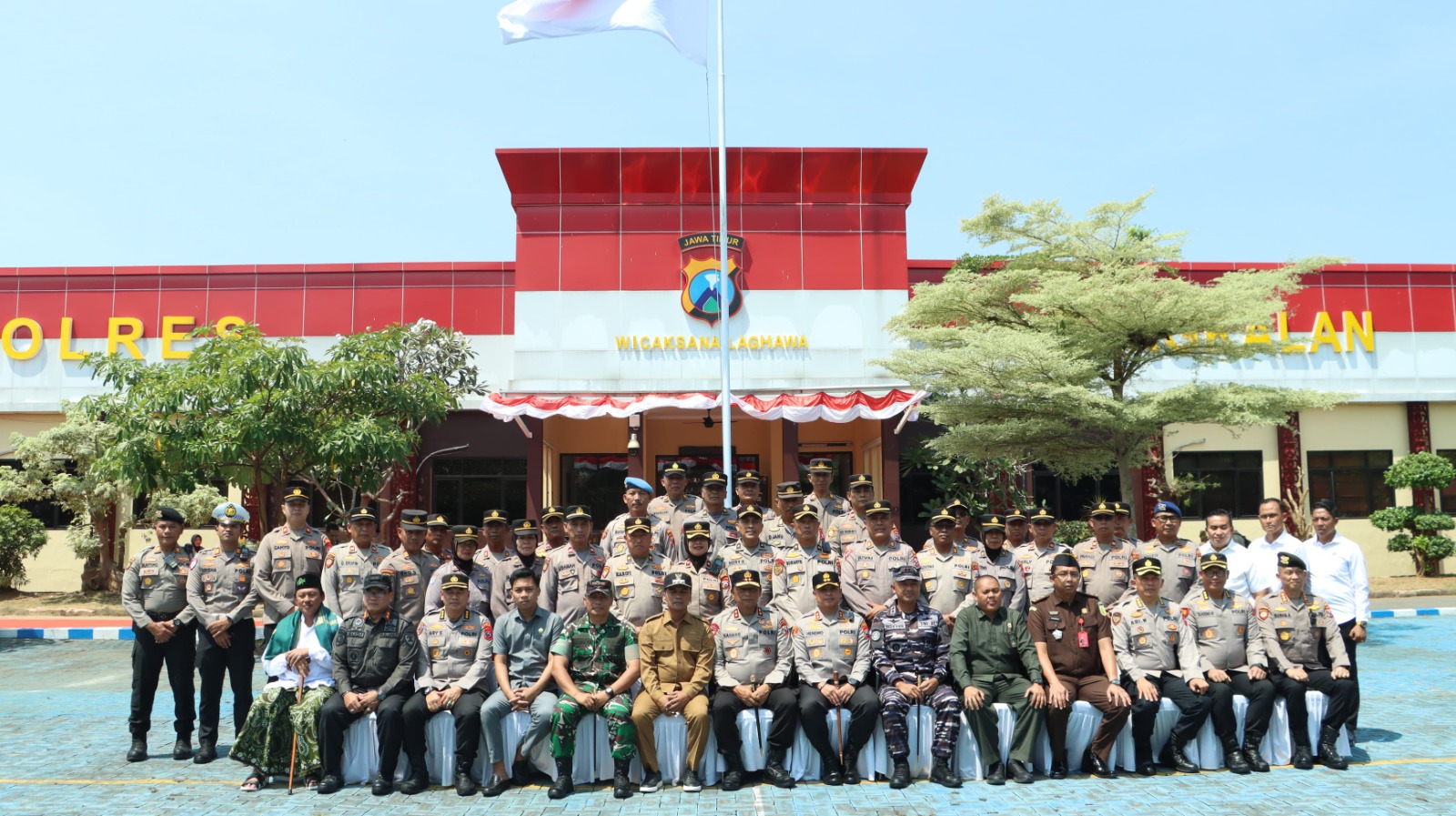 Kunker ke Polres Bangkalan, Kapolda Jatim Berdialog dengan Forkopimda, Toga dan Tomas
