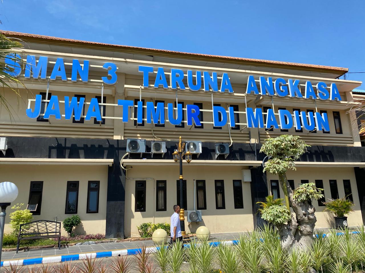 Siswa SMAN 3 Taruna Angkasa Madiun Diduga Dikeroyok Puluhan Kakak Kelas, Orang Tua Lapor Polisi