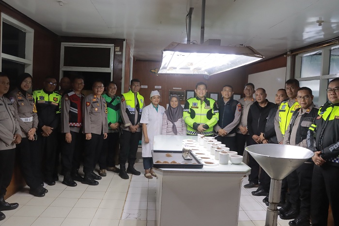 Hari Buruh, Kapolres Blitar Patroli Sasar Pabrik Gula RMI dan Perkebunan Teh Sirah Kencong