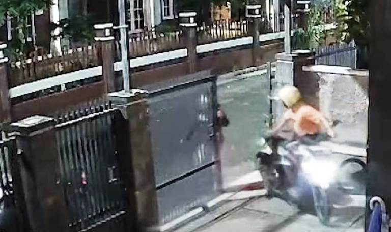 Polisi Lacak Komplotan Bandit Motor di Jambangan Baru Surabaya Lewat CCTV