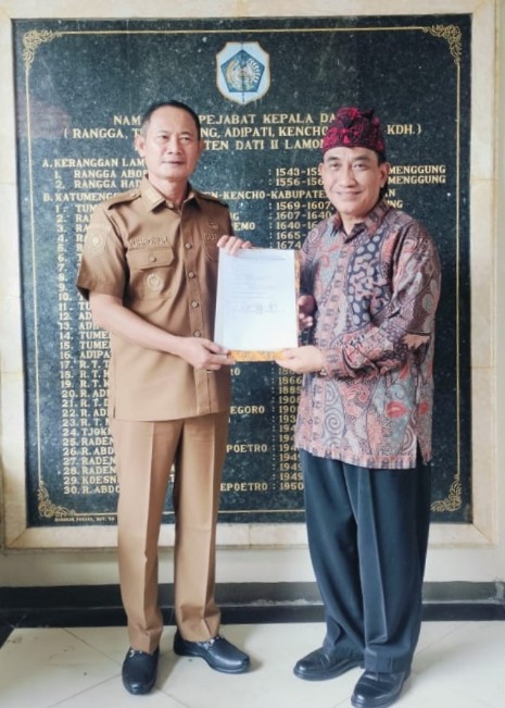 Terima Mandat, Heruwidi Resmi Pimpin Masyarakat Adat Nusantara Lamongan