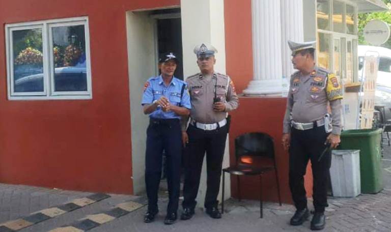 Polsek Mulyorejo Kawal Pengukuhan Dua Guru Besar UM Surabaya, Keamanan Jadi Prioritas