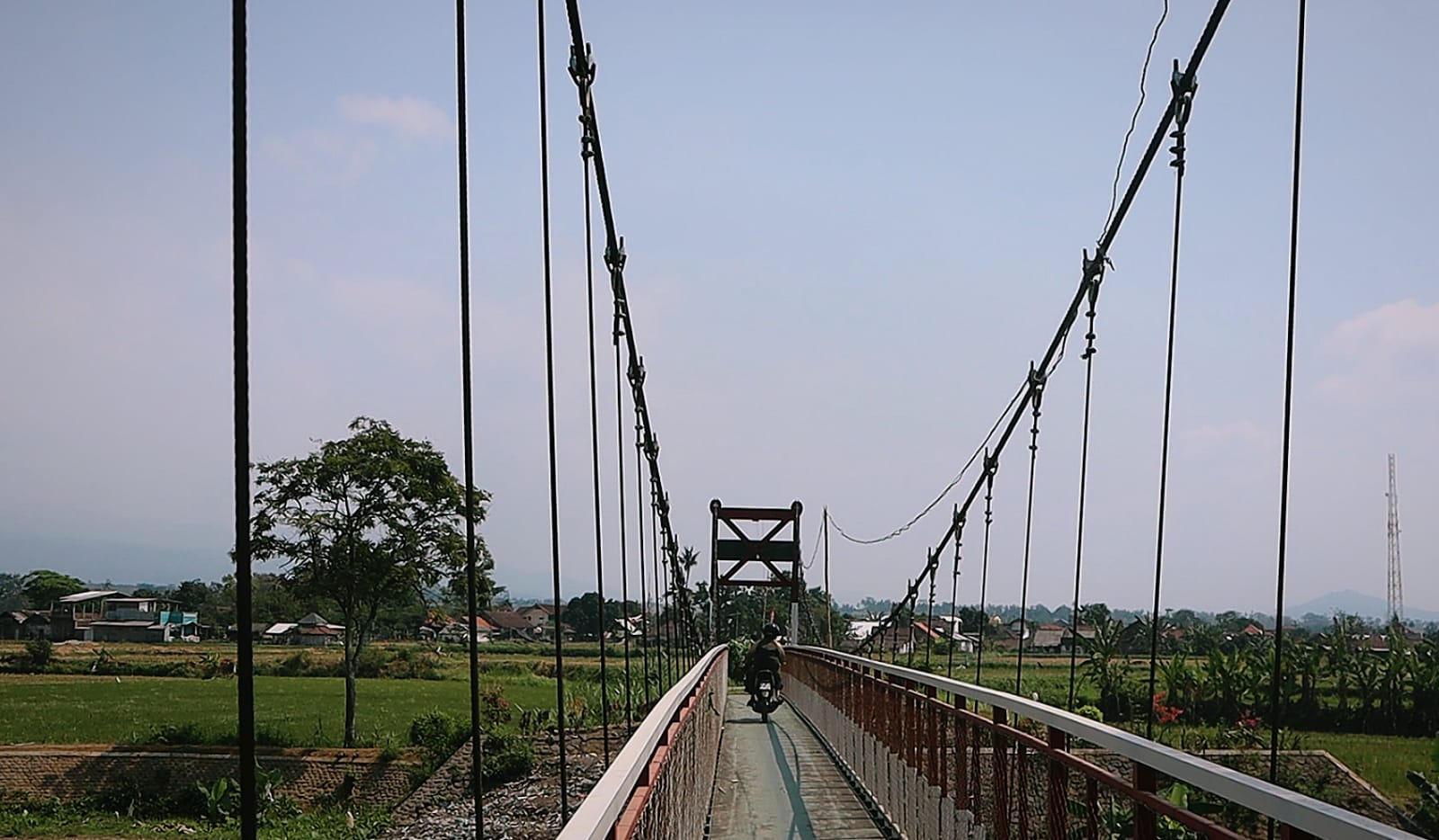 Warga Lumajang Manfaat Jembatan Perintis Garuda Merah Putih