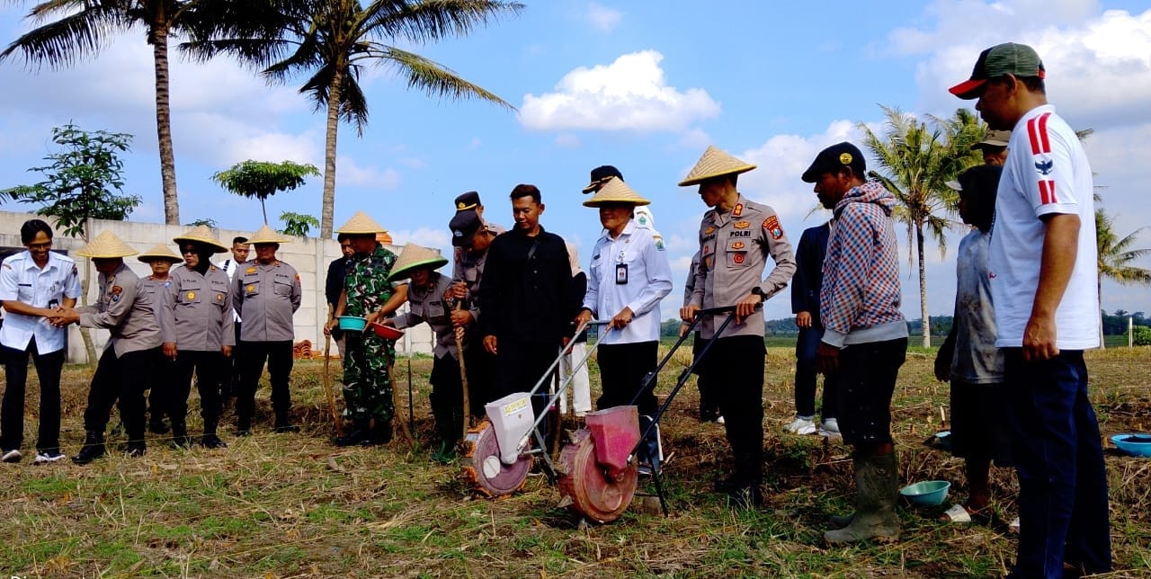 Polresta Malang Kota dan Dispangtan Tanam Jagung Bersama