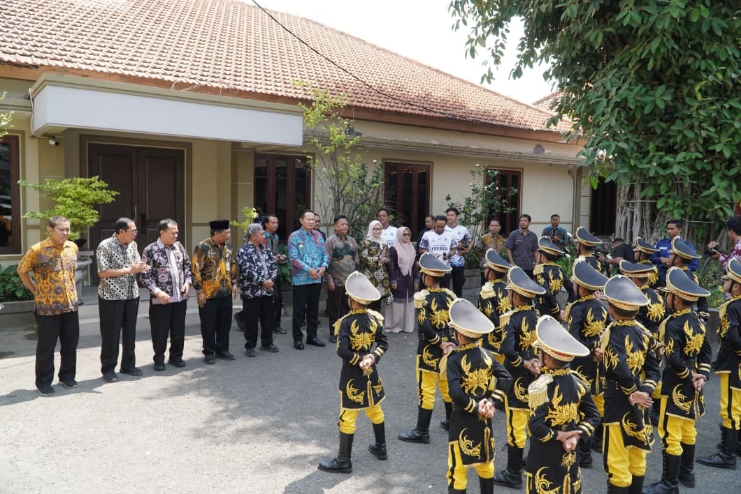 Bupati Lamongan Lepas 8 Kontingen Forbasi, Targetkan Juara di Kejurda Surabaya