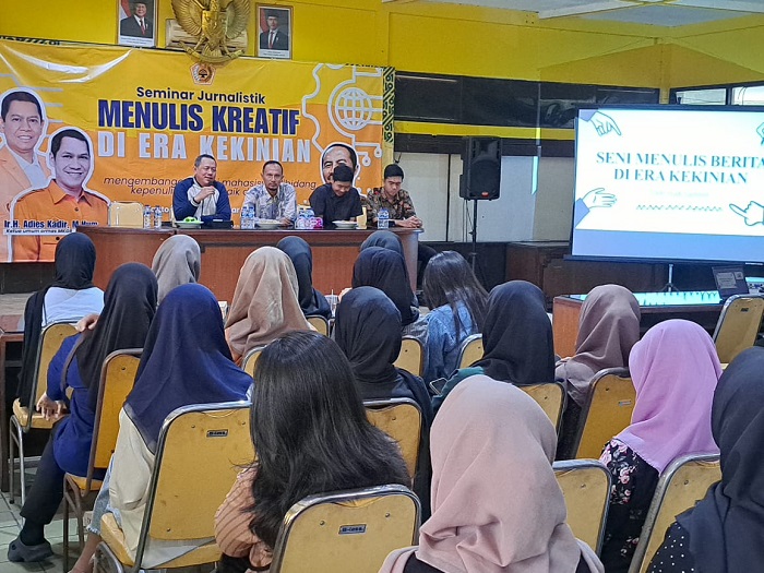 Adies Kadir Tanamkan Integritas Digital Mahasiswa Lewat Seminar Jurnalistik MKGR Surabaya