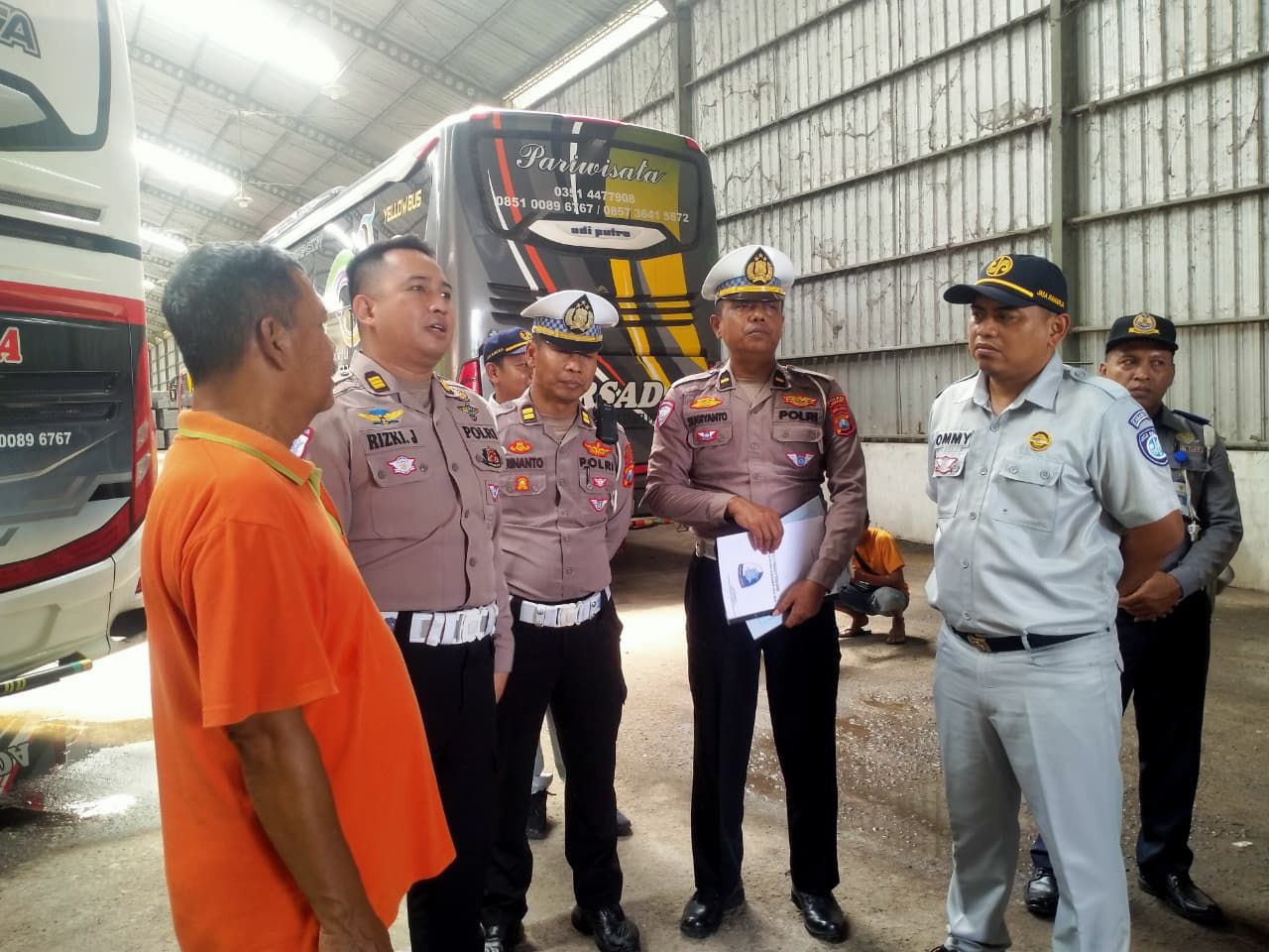 Polres Ngawi Gelar Ramp Check Massal, Pastikan Angkutan Umum Aman Beroperasi Akhir Tahun