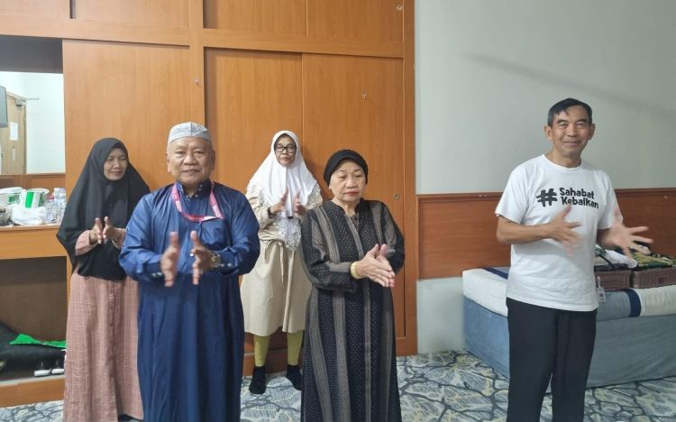 Jaga Kebugaran di Tanah Suci, SDI Lovers Gelar Senam di Mekkah