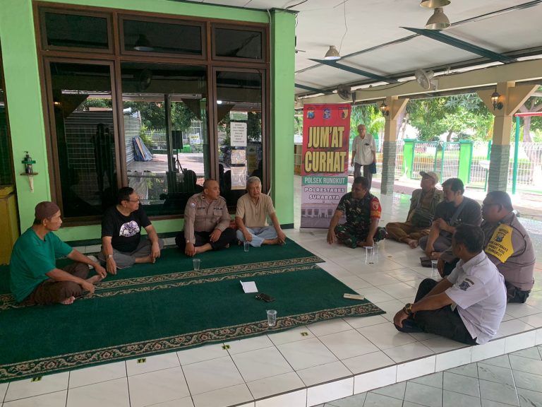 Jumat Curhat, Kapolsek Rungkut Bersama Tiga Pilar Tekankan Pentingnya Sinergitas