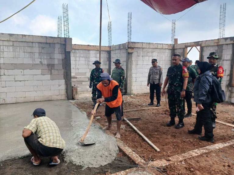 TNI dan Warga Madiun Bahu-Membahu Bangun Desa Terisolir di Lereng Gunung Wilis
