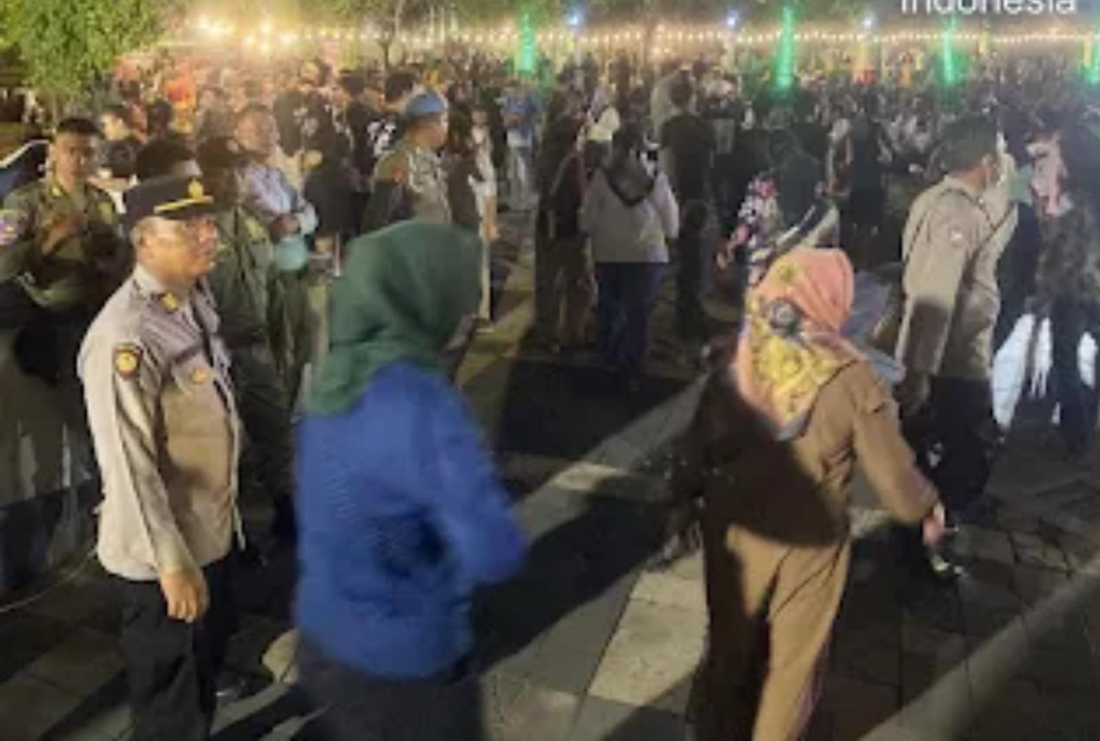 Polsek Bubutan Bersama Tiga Pilar Amankan Night At The Museum Tugu Pahlawan