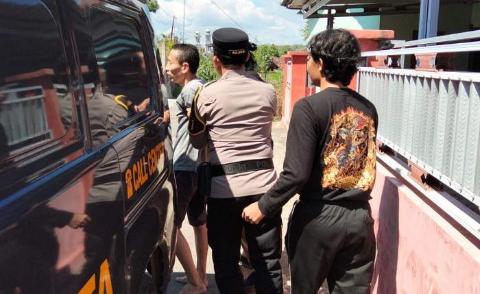 Sering Mengamuk Bawa Sajam, Pria Diduga ODGJ di Situbondo Diamankan Polisi
