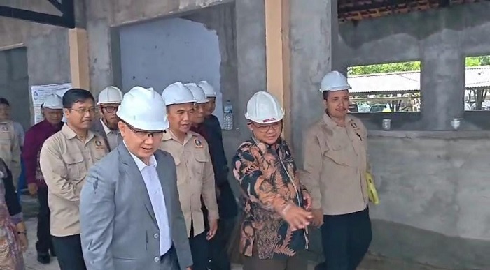 Menteri Pendidikan Abdul Mu’ti Tinjau Proyek Revitalisasi SMAN 1 Ponorogo