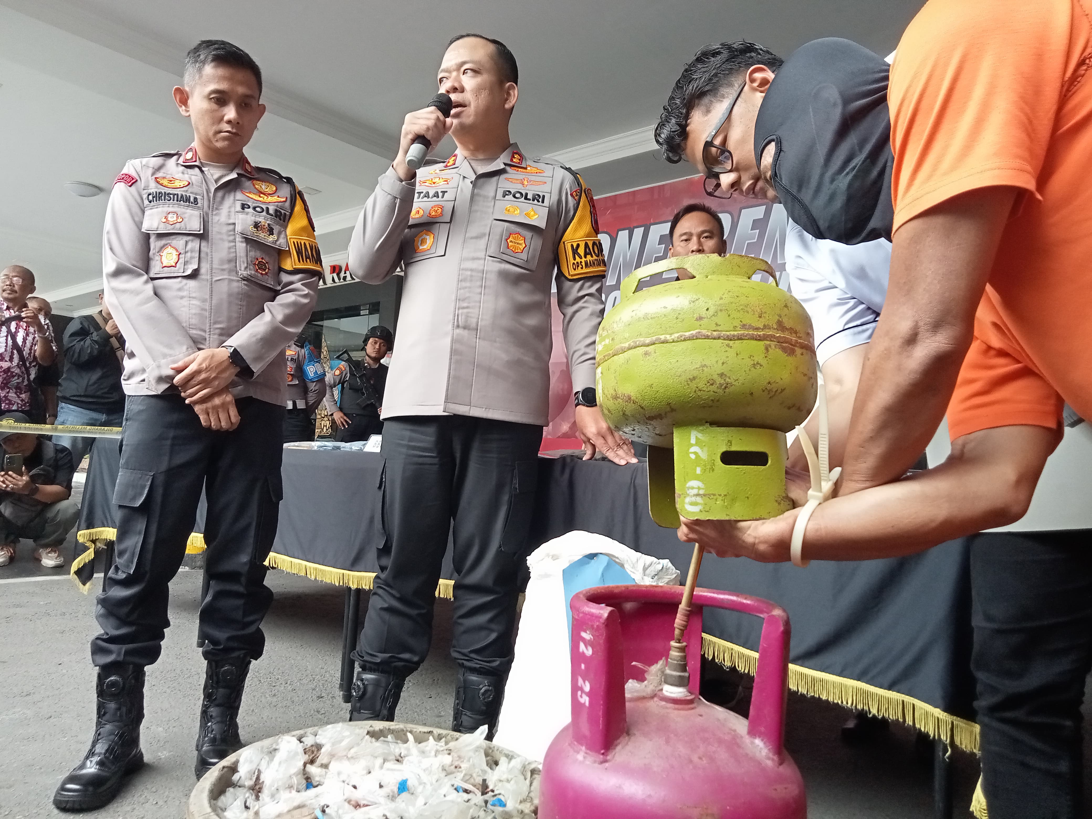 Belajar Ngecus dari YouTube, Distributor LPG Bersubsidi di Tulungagung Ditangkap Polisi