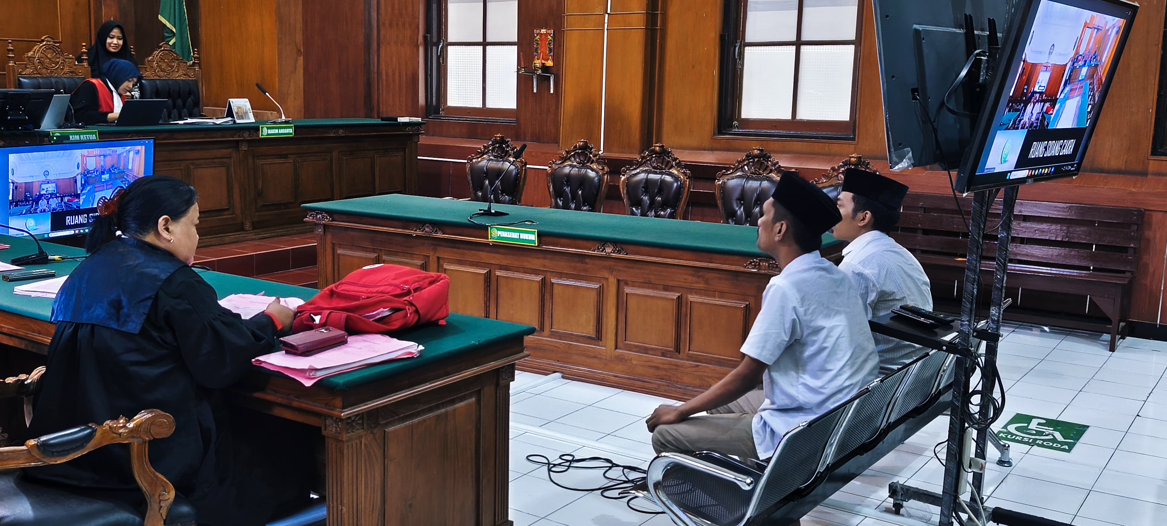 Kembali Tertangkap Basah Curi Motor, Dua Pria Jalanan Disidang di Surabaya