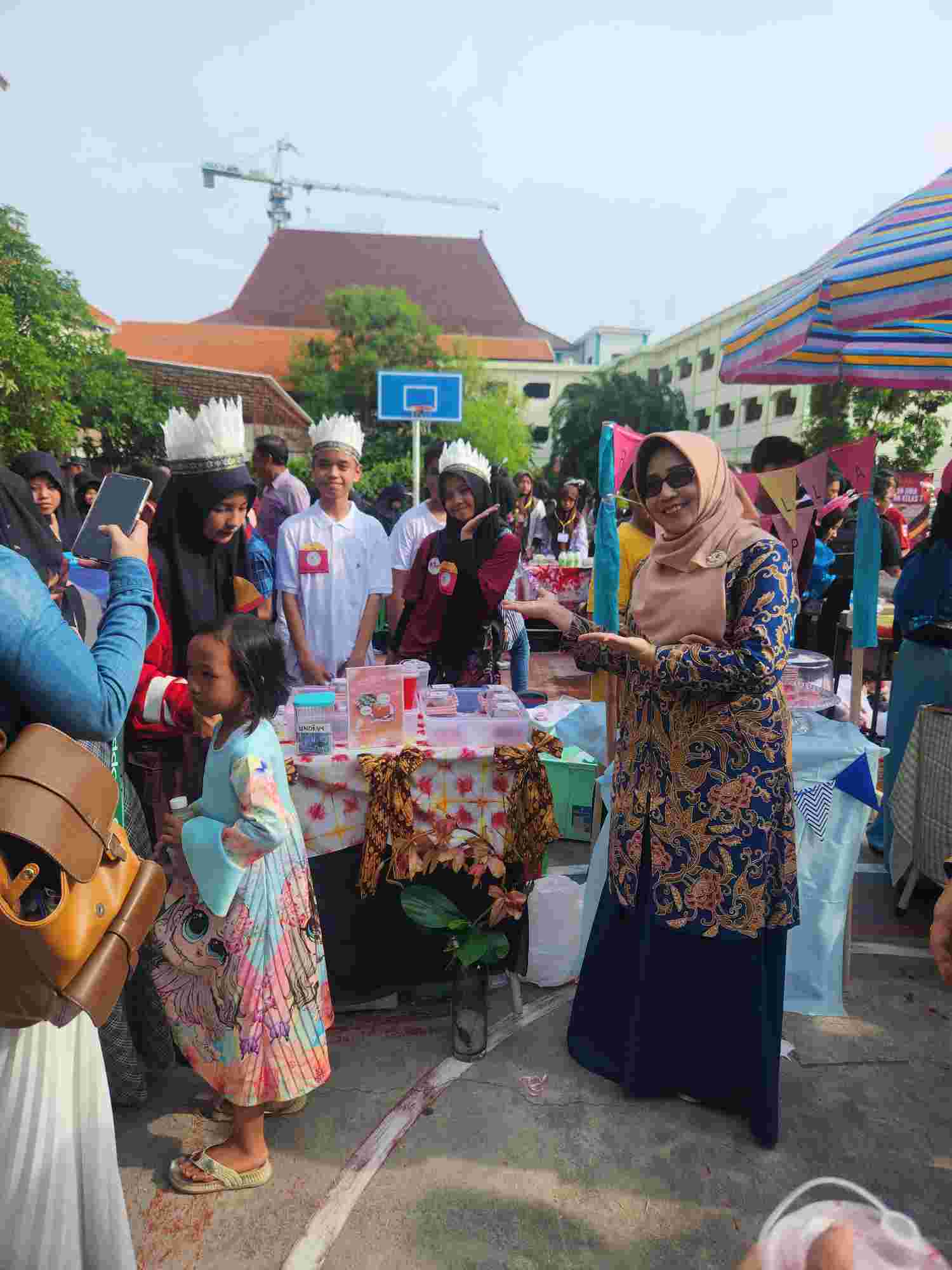 SMPN 22 Surabaya Kembangkan Jiwa Kewirausahaan Siswa melalui P5