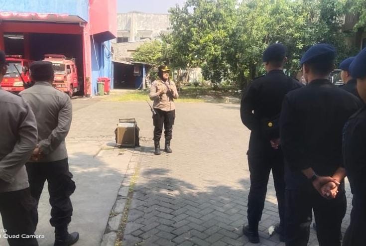 Kapolsek Wiyung Pimpin Pengamanan Rute Konvoi PSHT, Tekankan Pendekatan Humanis