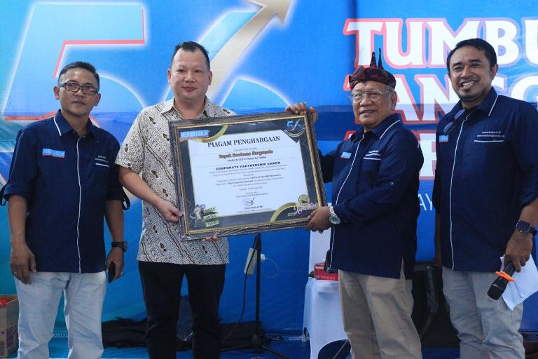 PT Kapal Api Global Beri Harapan Terbaik di HUT Ke-56 SKH Memorandum