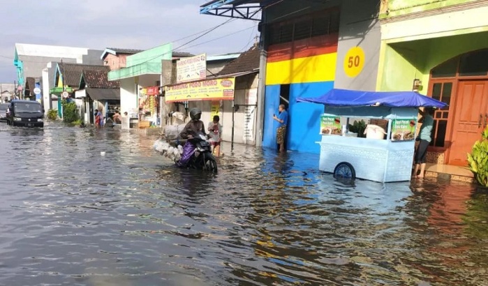 Waspada Banjir Rob Ancam Pesisir Jatim Tanggal 10-13 Juli 2025