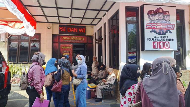 Ratusan Korban Arisan Amanah Laporkan Bandarnya ke Polres Malang