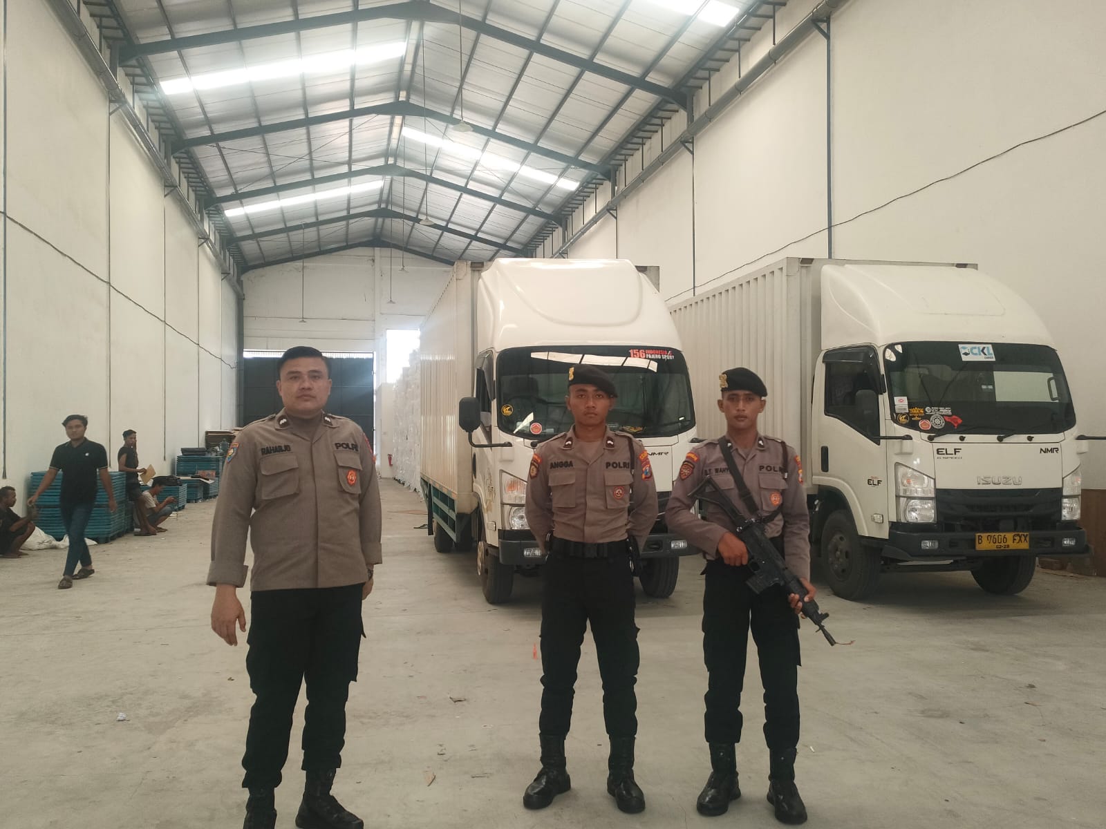 Polres Gresik Kawal Distribusi Logistik Pemilu dari PPK ke Gudang KPU 