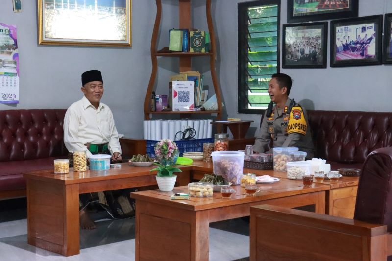 Momen Lebaran, Kapolres Bojonegoro AKBP Mario Silaturahmi dengan Tokoh Agama