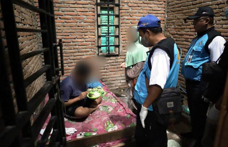 Terisolasi Dua Tahun di Kamar, Dinsos Jatim Evakuasi ODGJ Asal Bojonegoro