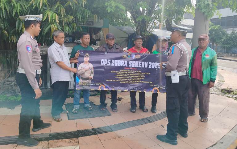 Satgas Preemtif Ops Zebra Semeru 2025 Sasar Pengemudi Ojek di Pelabuhan Tanjung Perak Surabaya