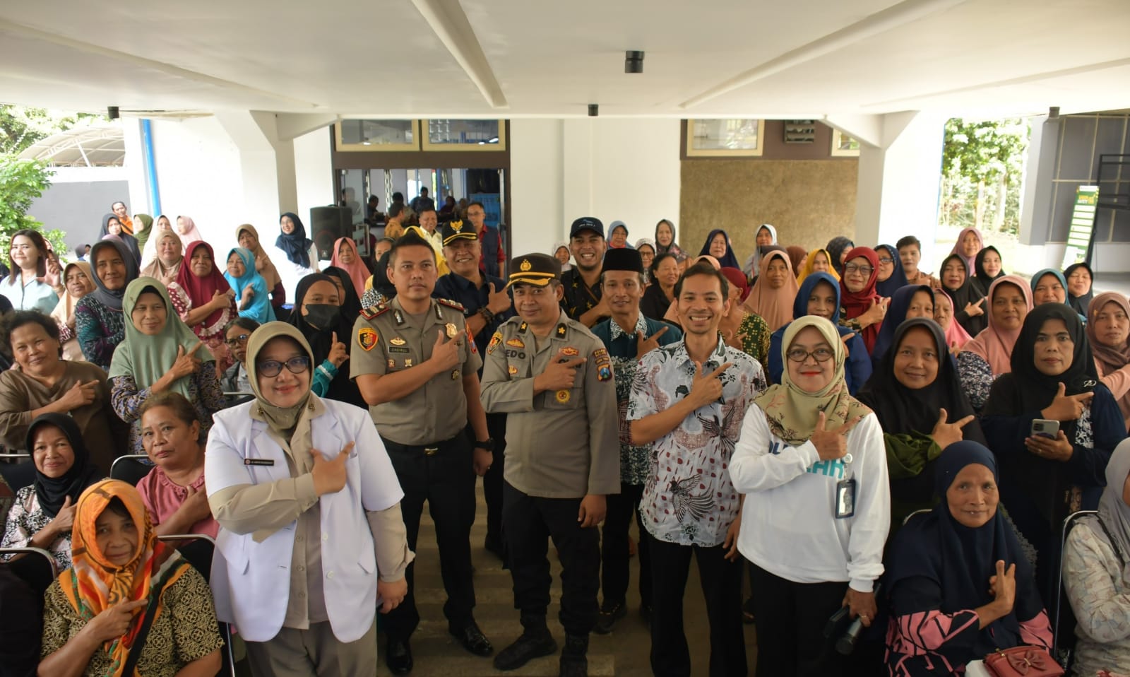 Peduli Masyarakat Karangkates, PJT I Gelar Cek Kesehatan Gratis dan Tebus Murah Sembako