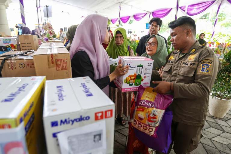 Mendekati Lebaran, 7.250 Gamis Surabaya Terima 38 Ribu Barang Layak Pakai