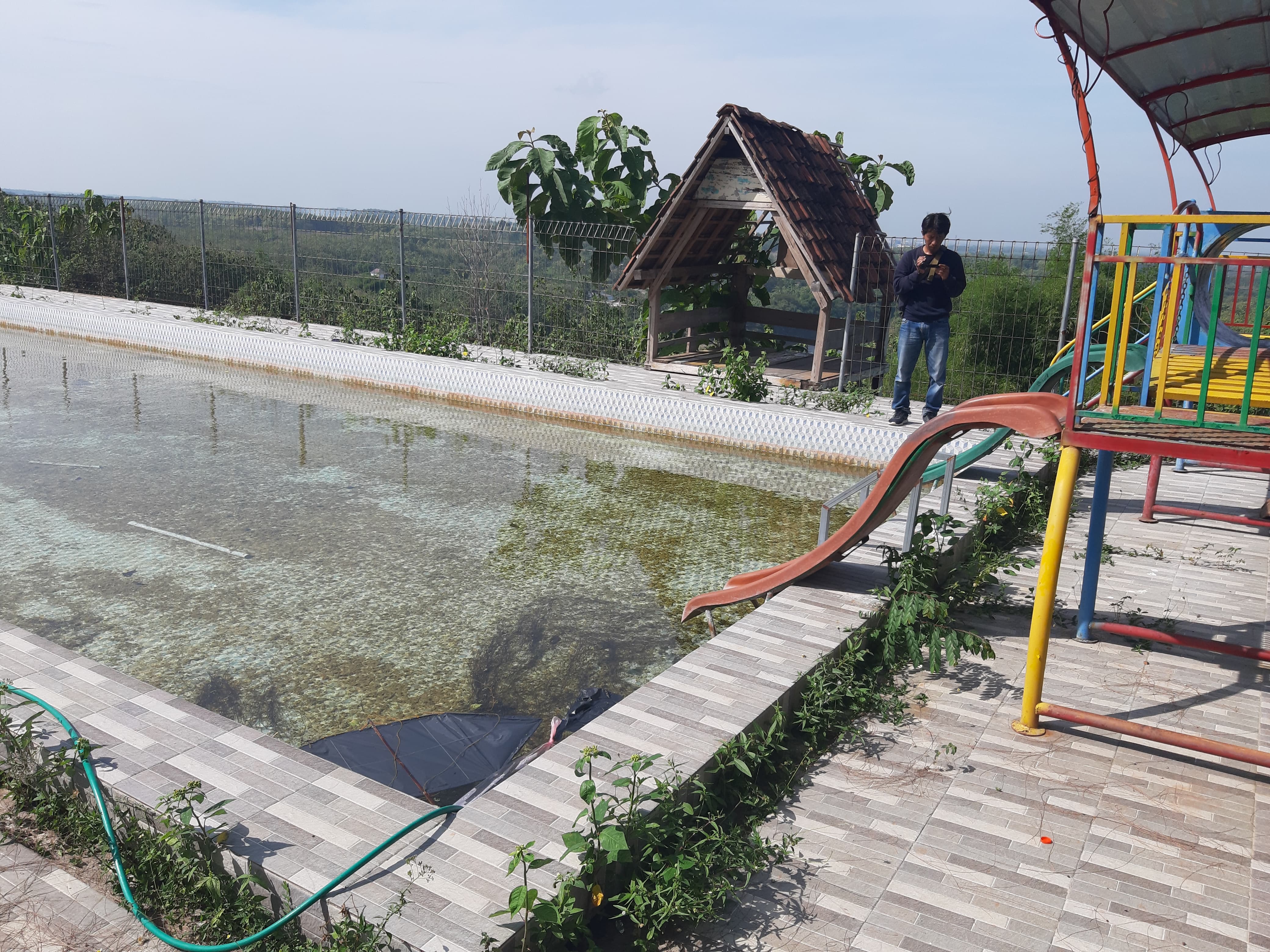 Telan Rp 150 Juta, Kolam Renang BKI Desa Kerek Ngawi Mangkrak