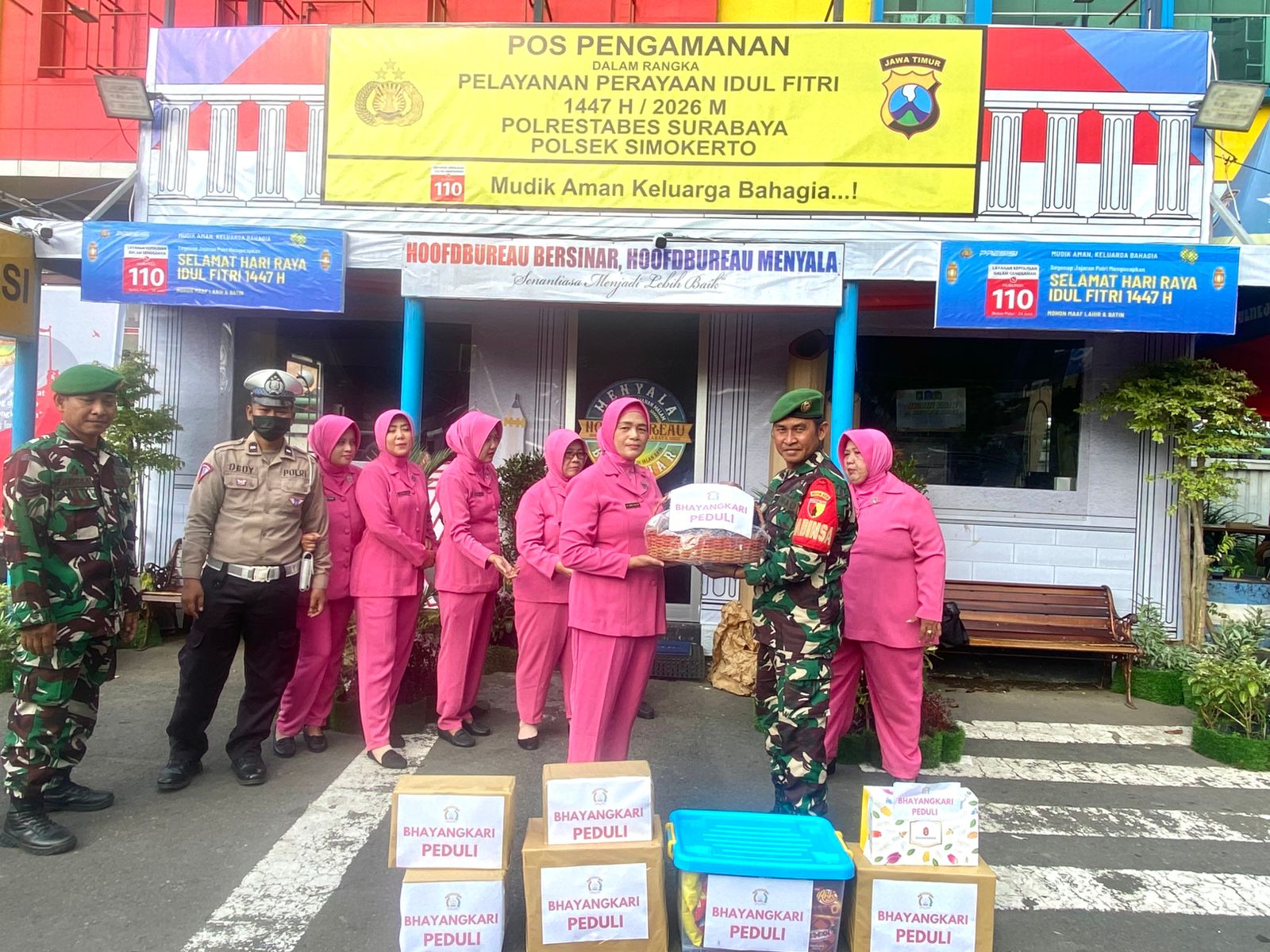 Pererat Sinergitas, Bhayangkari Ranting Simokerto Kunjungi Pospam ITC Gembong