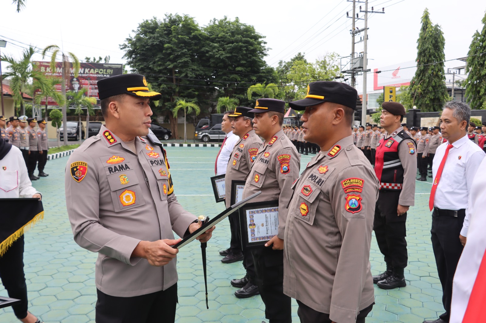 Kapolresta Banyuwangi Perketat Pengawasan, Gelar Pemeriksaan Rutin Senpi Dinas Anggota