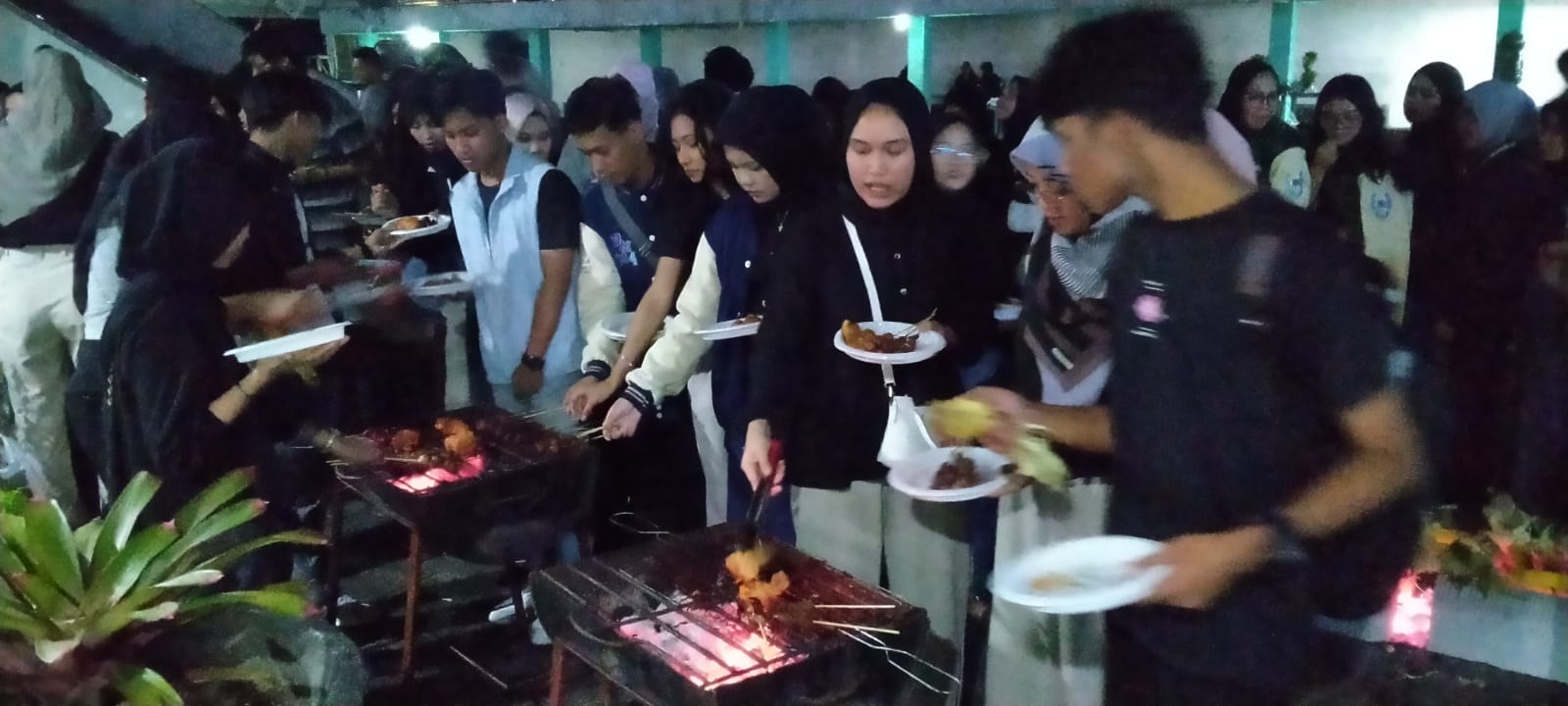 Aksi Bakar Bakar Warnai Spektrum PMM di UIBU Malang