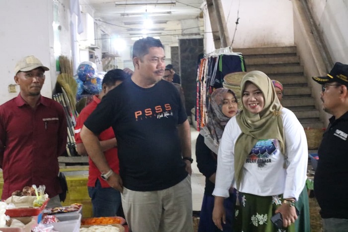 Jelang Nataru, Wabup Situbondo Ulfiyah Sidak Pasar Tradisional Asembagus