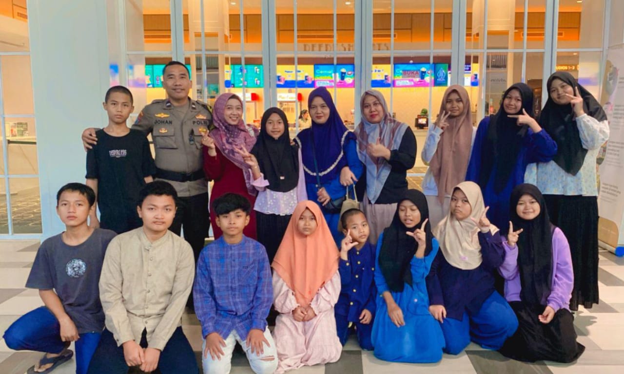 Polri Peduli, Polsek Tandes Nobar Spesial Bareng Yatim Piatu